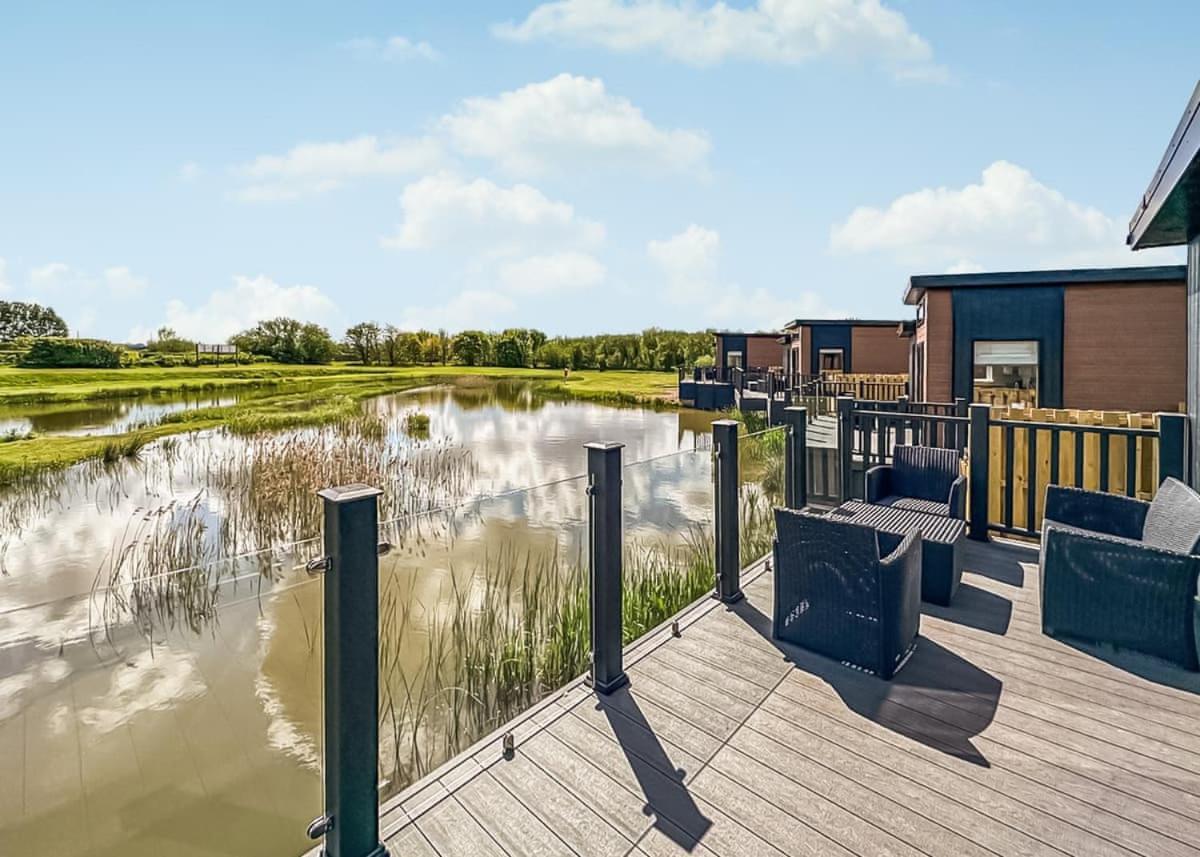 Waterside Hambleton Lakeside Lodges Poulton-le-Fylde Buitenkant foto